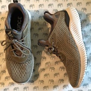 Adidas Alphabounce US size 7.5